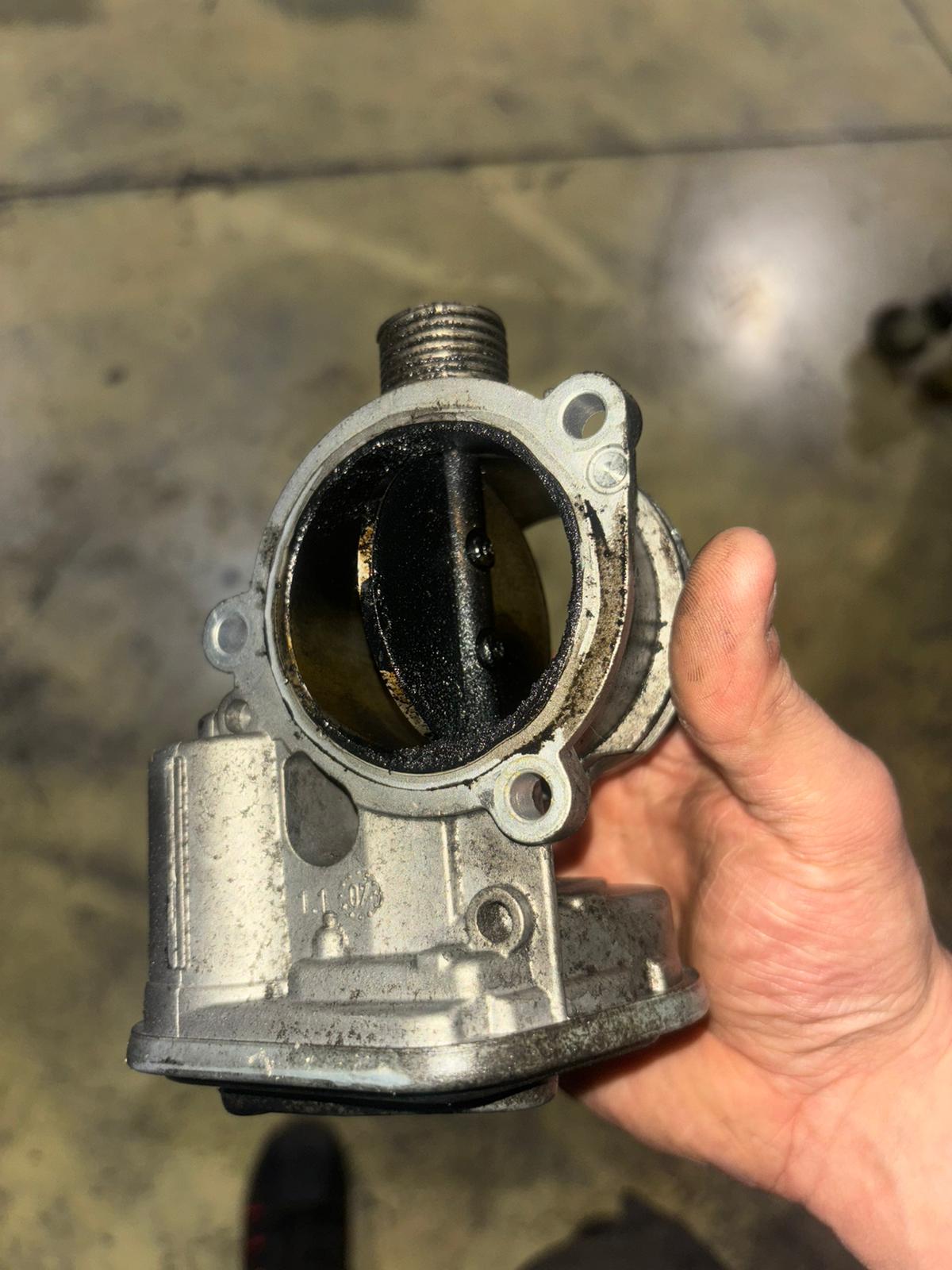 Boitier papillon avant nettoyage