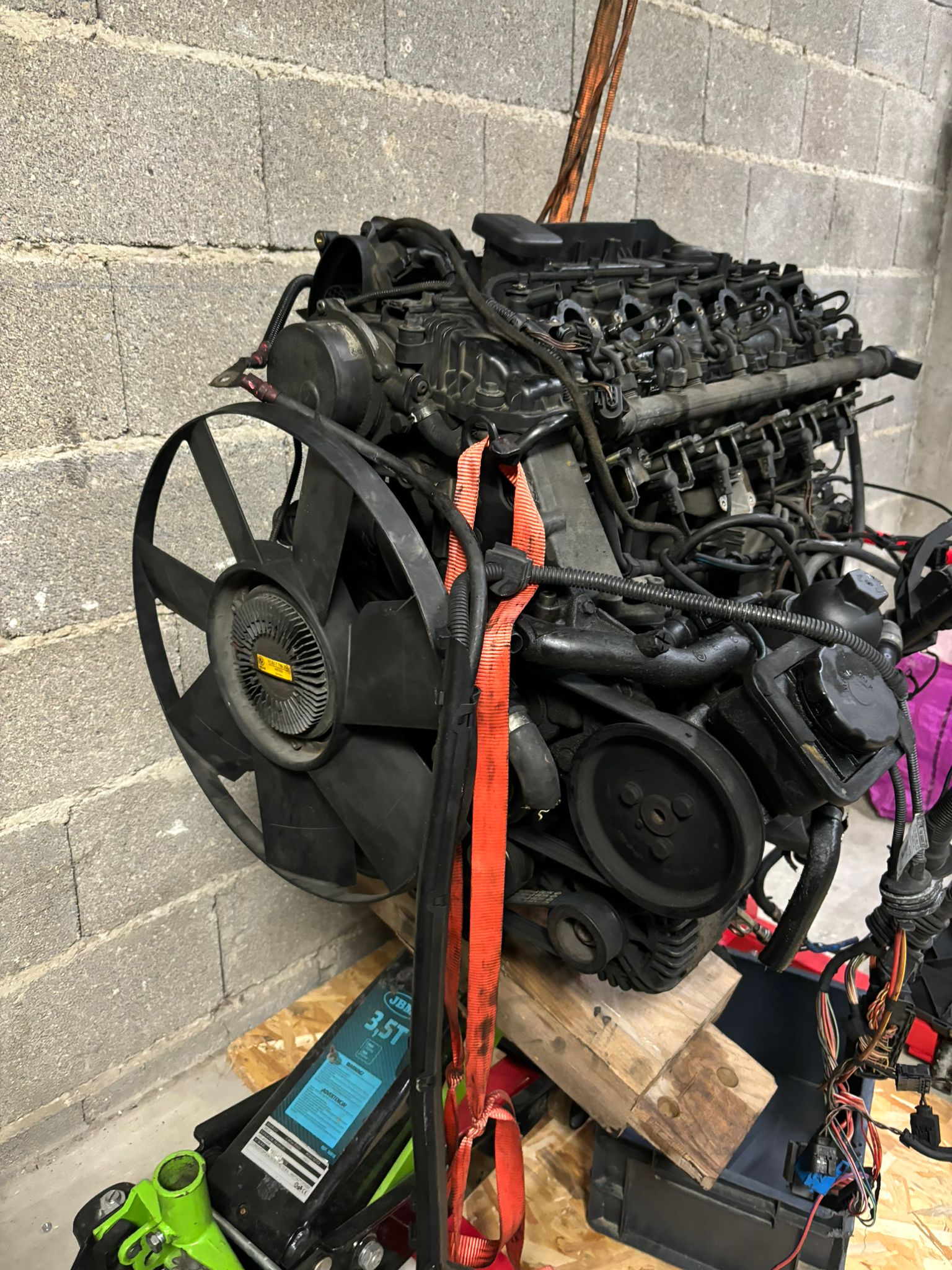 Moteur BMW sur chevalet